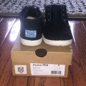 Black toms size tiny 4